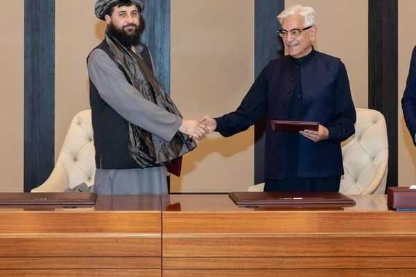 د طالبانو دفاع وزیر: پاکستان غواړي چې موږ د ډیورنډ کرښه په رسمیت وپېژنو