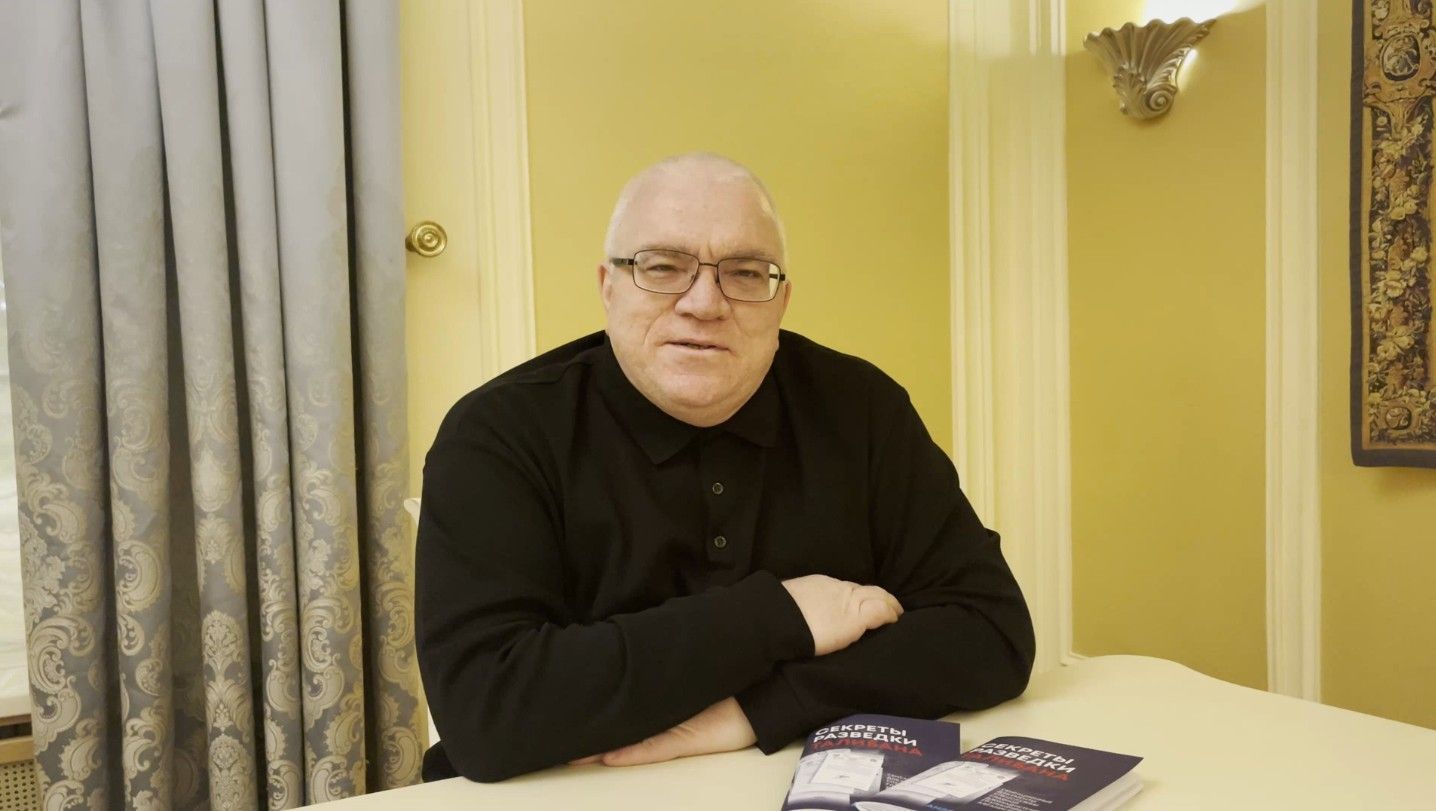 آندری سرنکو، کارشناس روس