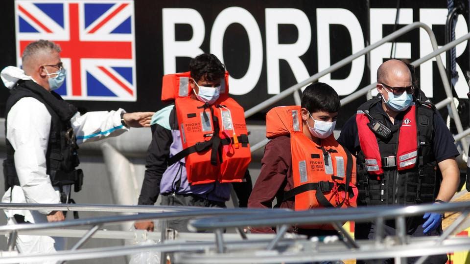 طرح جدید بریتانیا؛ پناهندگان در عوض مصاحبه با ماموران، باید سوالنامه‌ها را تکمیل کنند