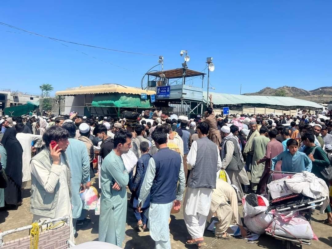تنش لفظی مرزبانان پاکستان و طالبان؛ تورخم پس از یک ساعت بسته شدن، به‌روی مسافران باز شد