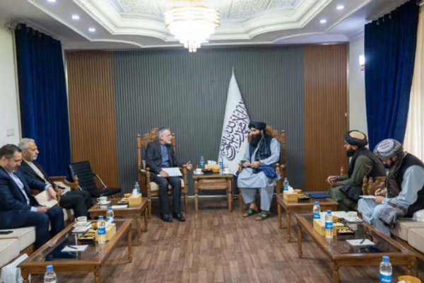 مسؤولون إيرانيون رفيعو المستوى يلتقون بوزير داخلية طالبان
