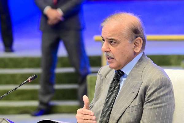 د پاکستان لومړی وزیر وايي د ټرانس ـ افغان ریل پټلۍ پروژې پرمختګ ته ژمن دی