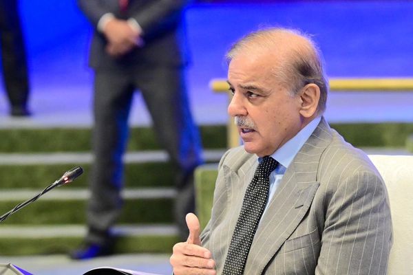 د پاکستان لومړی وزیر وايي د ټرانس ـ افغان ریل پټلۍ پروژې پرمختګ ته ژمن دی