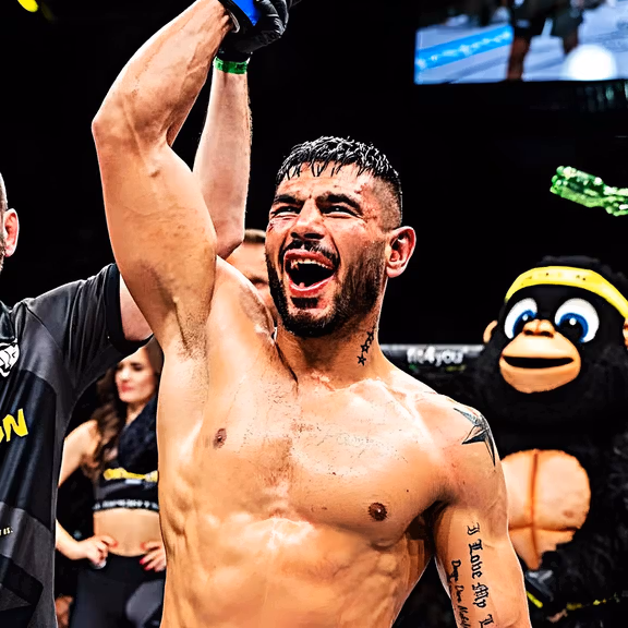 واحدالله نژند به جای مبارزه با امپراتور یونان، با شوخنظروف از تاجیکستان وارد میدان میشود