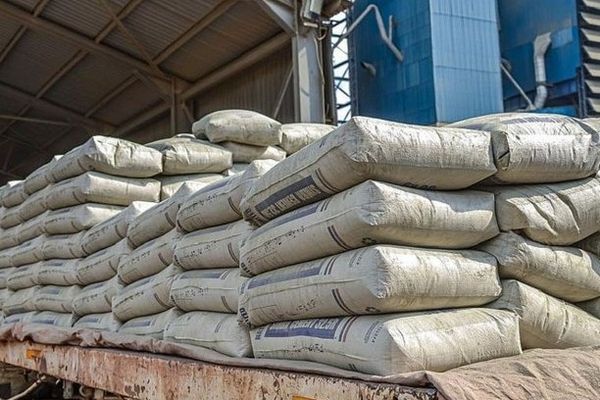 طالبان وایي ۴۸ ټنه بېکیفیت سمنټ د حیرتان له لارې بېرته ستانه کړي