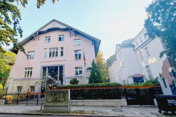 مصادر دبلوماسية: طالبان تعيّن دبلوماسيَين في سفارة أفغانستان بألمانيا