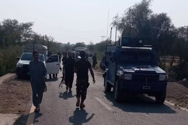 په خیبرپښتونخوا کې د پولیسو پر موټر چاودنه کې درې تنه ټپیان شوي