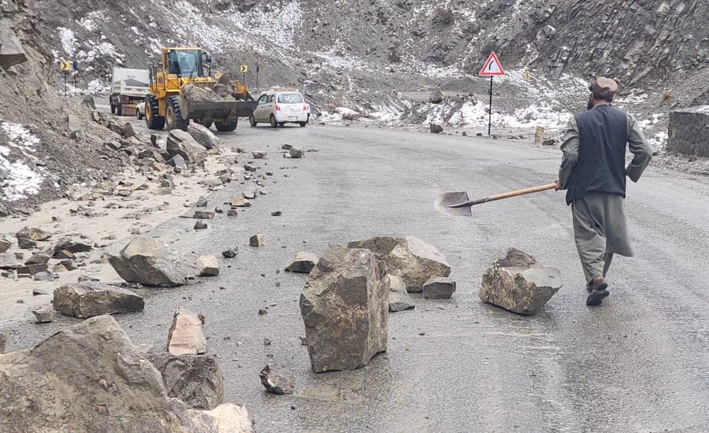 سیلاب راههای برخی ولایات را مسدود کرده است