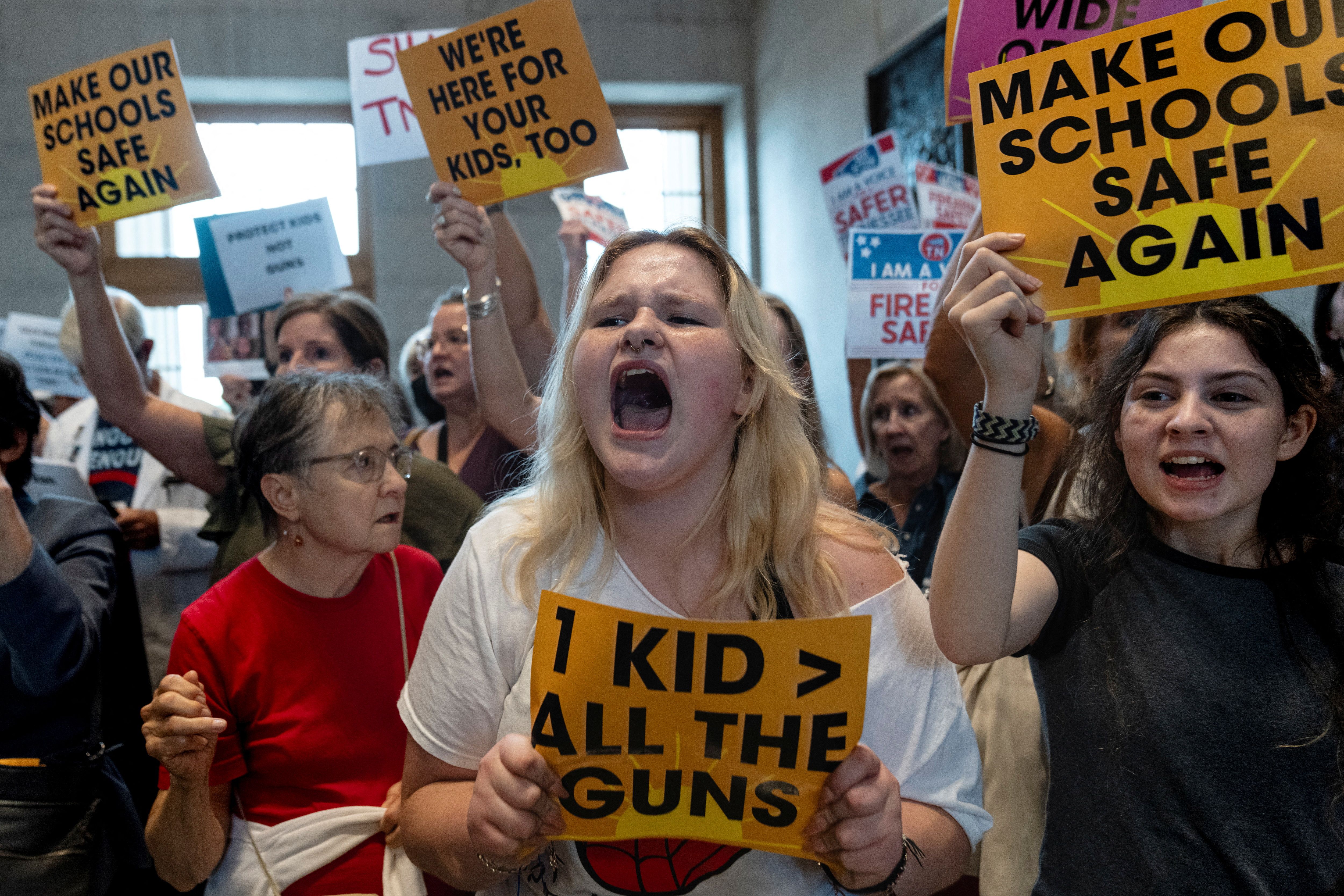 مکاتب امریکا برای حفاظت از تیراندازی سطح ایمنی کلاس‌ها را با تجهیزات ضدگلوله ارتقا می‌دهند