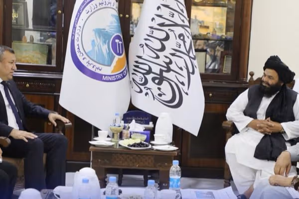 د ترکمنستان سفیر د طالبانو د کانونو له وزیر سره د ټاپي پروژې پر چارو غږېدلی