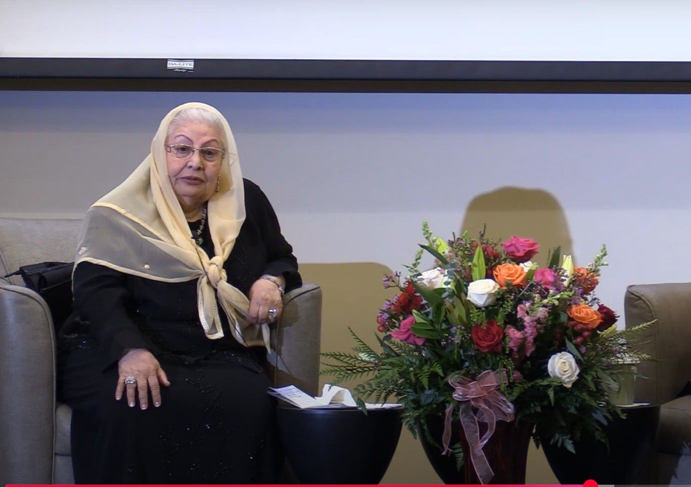 آثار فریده مهوش، آوازخوان شناخته‌شده افغانستان، در دانشگاه استنفورد به نمایش گذاشته شد