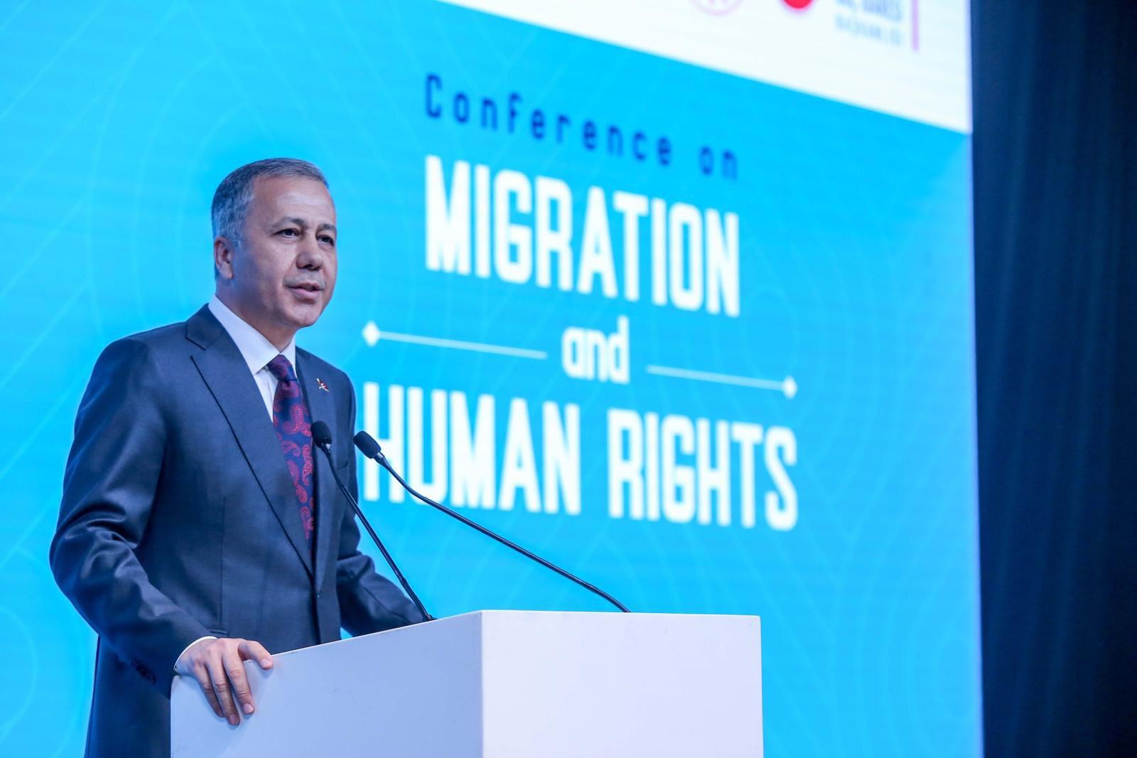 ترکیه می‌گوید مهاجرت را بر اساس قوانین و ارزش‌های حقوق بشری مدیریت می‌کند