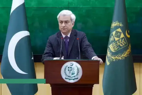 پاکستان: تا زمانی که طالبان به شبهنظامیان پناه بدهد روابط عادی نمیشود