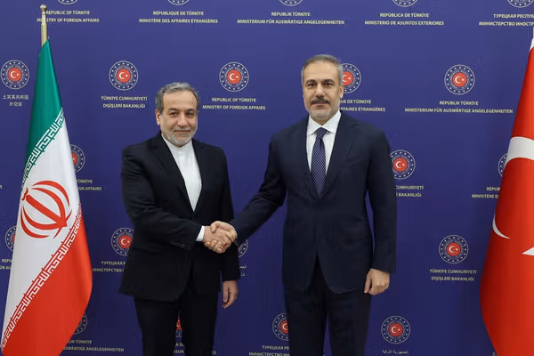 وزیران خارجه ایران و ترکیه درباره تنش بین طالبان و پاکستان گفتوگو کردند