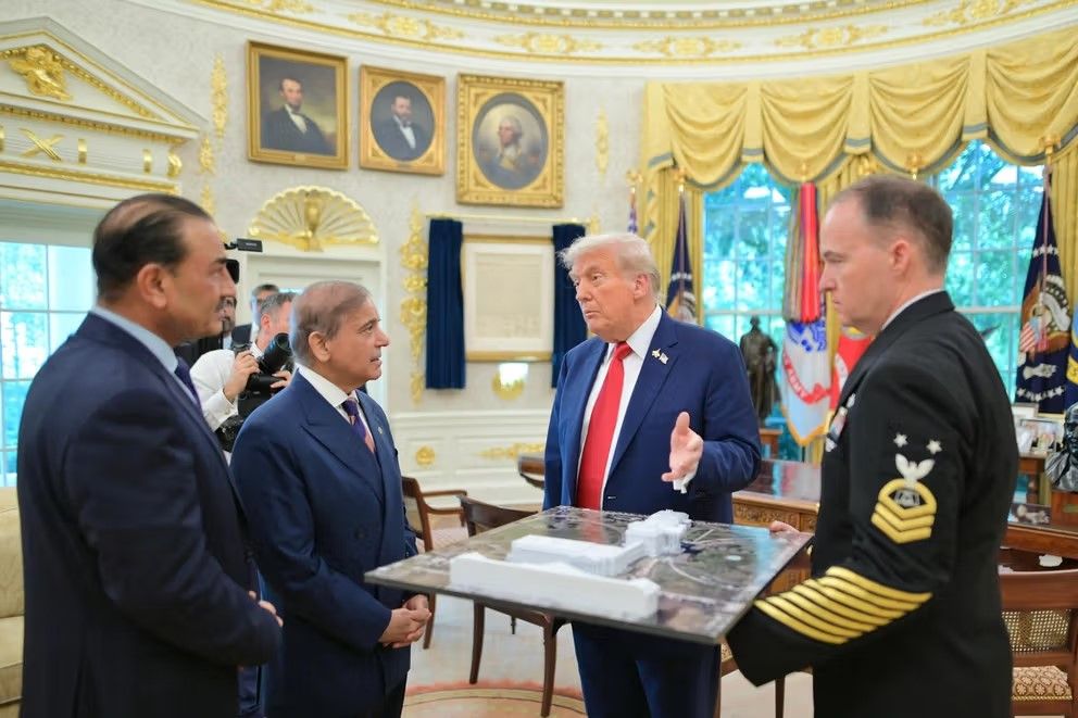 قادة باكستان في البيت الأبيض.. ترامب: لديّ ما أقوله عن باغرام لاحقاً