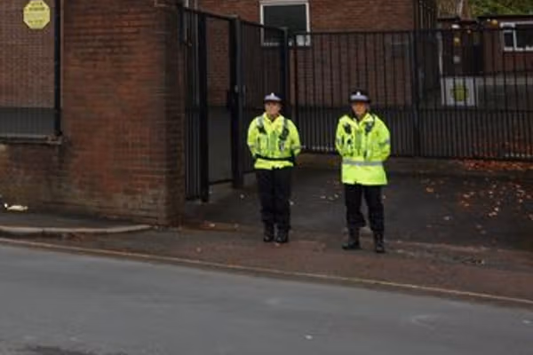 یک مرد افغان در بریتانیا به تجاوز به دو دختر ۱۴ ساله متهم شد