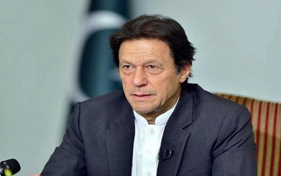 عمران خان له امریکا غوښتي چې د پاکستان په ټاکنو کې د درغلیو په اړه خپل غږ پورته کړي