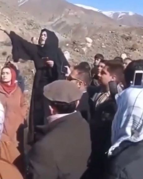 فرهاد دریا در همراهی با معترضان در پنجشیر؛ هر ظلمی را پایانی است، با افتخار پنجشیری میشوم