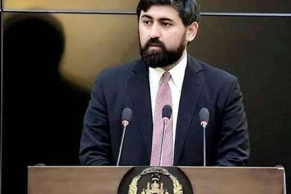متین بېک: طالبان اشغالګر ځواک دی او د شمال کانونه د جګړې غنیمت ګڼي