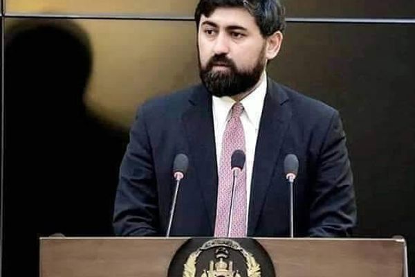 متین بېک: طالبان اشغالګر ځواک دی او د شمال کانونه د جګړې غنیمت ګڼي