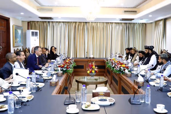 د طالبانو د کډوالو وزیر او د ملګرو ملتونو چارواکو د افغان کډوالو پر ستونزو خبرې کړې