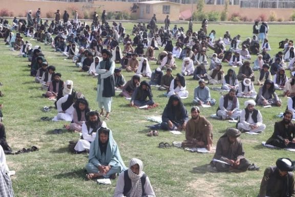 معارف قندهار برای بیش از ۹۰۰ جنگجوی طالبان امتحان ورود به مکتب برگزار کرد