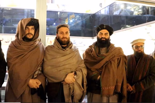 د طالبانو د کلتور وزارت: ټولې لوحې او تابلوګانې باید «د اسلامي شریعت له احکامو» سره سمې وي