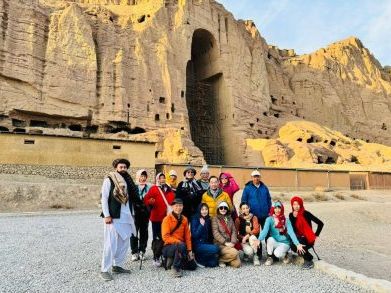 پر افغان ښځو بندیزونه؛ طالبان د ښځو په ګډون د بهرنیو سېلانیانو هرکلي ته لاس په ټټر ولاړ دي