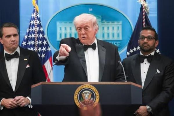 ټرمپ وایي فکر نکوي د سپینې ماڼۍ برید دې د ایران له جګړې سره تړاو ولري