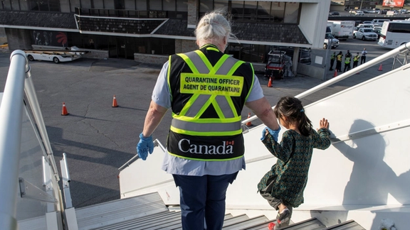 کانادا از توقف پذیرش درخواستهای جدید مهاجرتی افغانها خبر داد