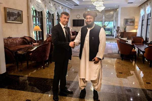 په جاكارتا کې د طالبانو او روسیې سفیران پر دوه اړخیزو اړیکو غږېدلي