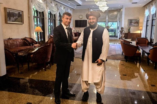 په جاكارتا کې د طالبانو او روسیې سفیران پر دوه اړخیزو اړیکو غږېدلي