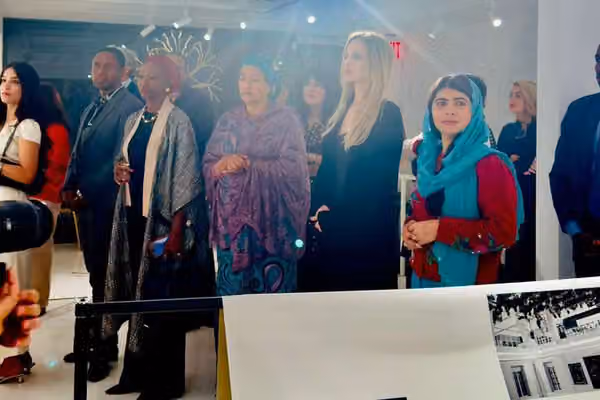 آنجلینا جولی از نمایشگاه حقوق بشری زنان افغانستان میزبانی کرد