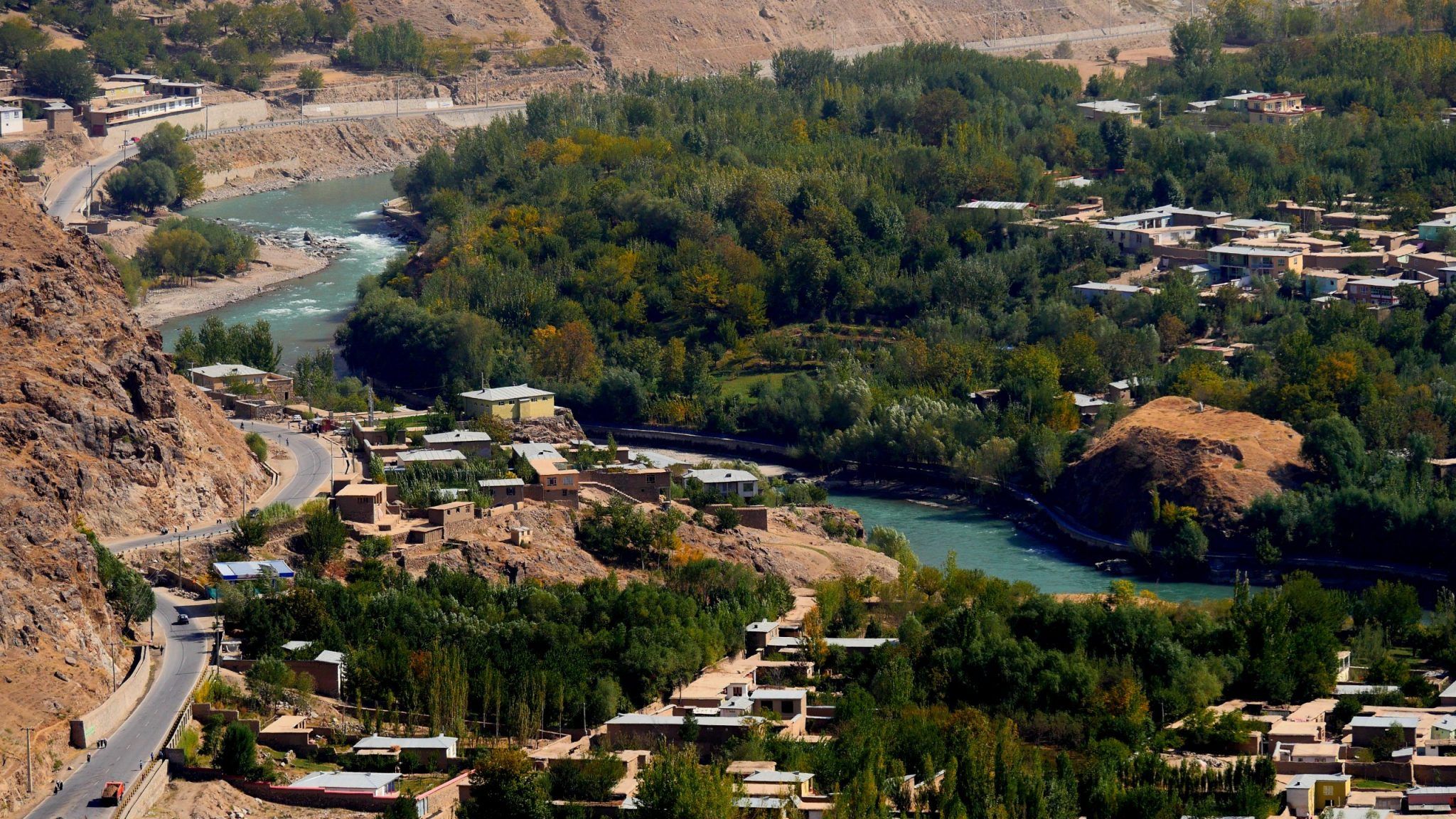 ازادۍ جبهه: د بدخشان په زېباک ولسوالۍ کې د طالبانو موټر له په نښه کېدو وروسته درې ته ولوېد