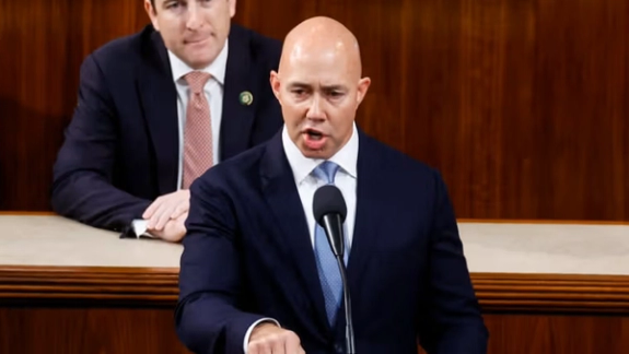 رئیس کمیته روابط خارجی کانگرس از تصویب لایحه قطع دسترسی طالبان به کمکها استقبال کرد