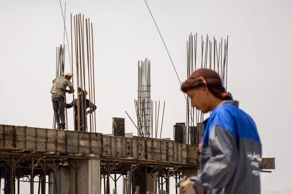 وزیر کار طالبان با سفیر ایران درباره انتقال قانونی کارگران افغان گفتوگو کرد