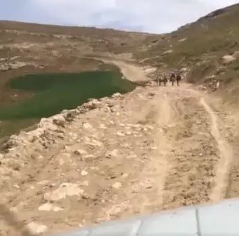 د جوزجان د خم‌اب ولسوالۍ اوسېدونکی: د سړکونو خرابوالي د خلکو ژوند ستونزمن کړی دی