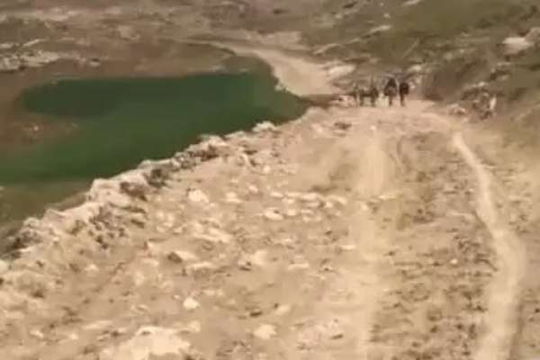 د جوزجان د خماب ولسوالۍ اوسېدونکی: د سړکونو خرابوالي د خلکو ژوند ستونزمن کړی دی