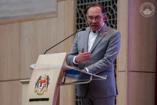 Taliban-Pakistan Clashes Threaten Regional Stability, Says Malaysia PM