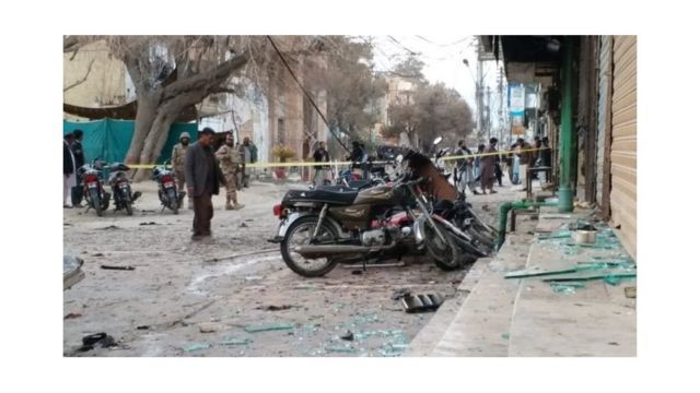 په کوټه کې د پاکستاني بېرغونو پر پلورونکو چاودنې؛ د دوو پولیسو په ګډون لس تنه ټپیان شوي