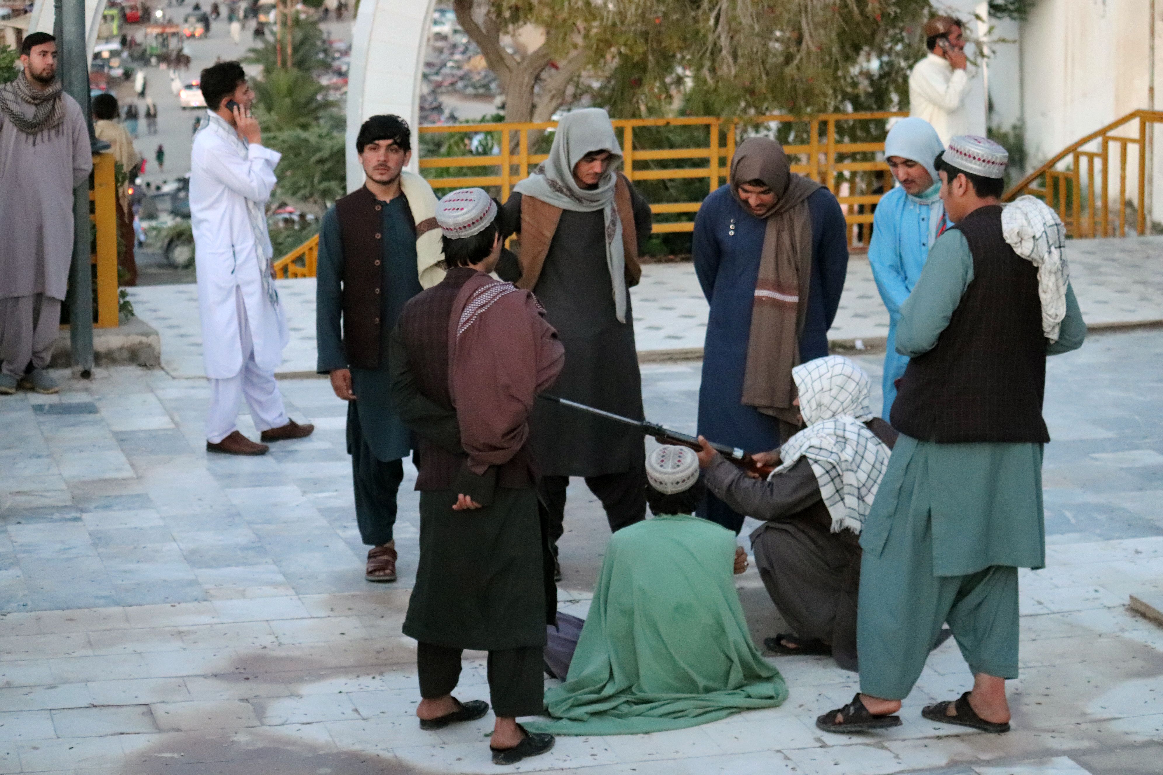 د کندهار ارغنداب ولسوالۍ د بابا ولي صاحب د زيارت په تفريحي پارک کې مېله وال د نښې ويشتلو پرمهال 