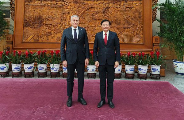 د چین او تاجکستان ځانګړو استازو د افغانستان پر وضعیت خبرې وکړې