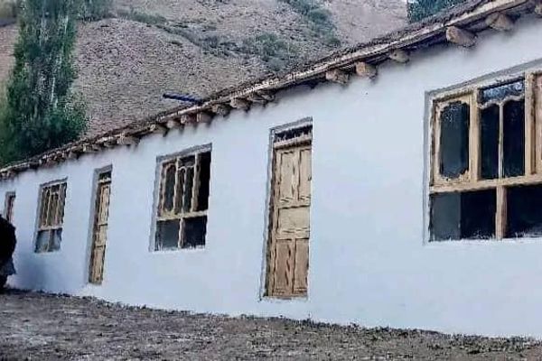 باشندگان شغنان بدخشان با پول شخصی خود مکتب دخترانه ساختند