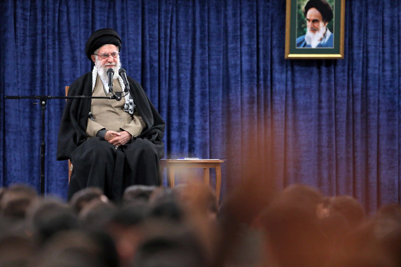 علی خامنه‌ای: پاسخ ما به حمله امریکا «قطعی و حتمی» است