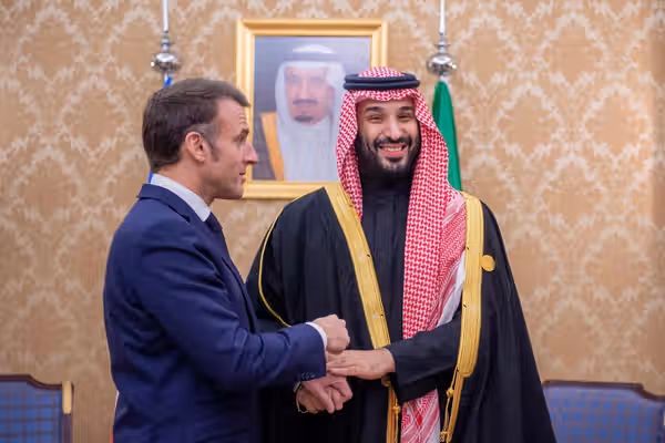 ولیعهد عربستان و رئیسجمهور فرانسه درباره امنیت منطقه گفتوگو کردند