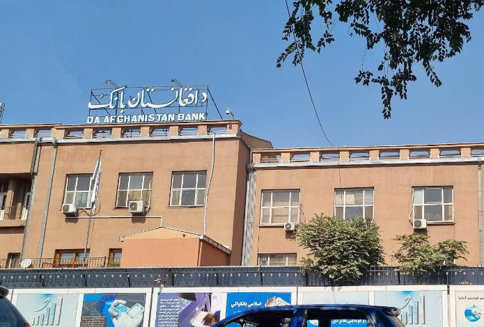 طالبان وایي، په بانکونو د خلکو باور یو ځل بیا ډېر شوی