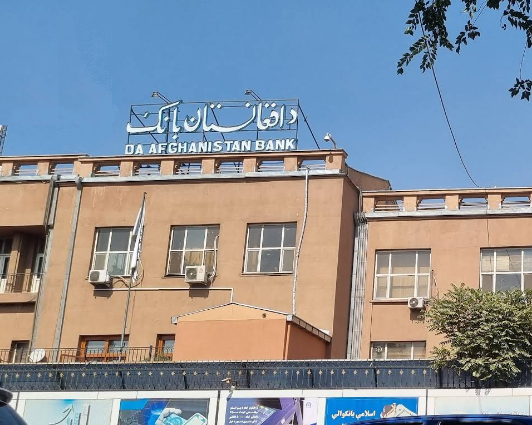 طالبان وایي، په بانکونو د خلکو باور یو ځل بیا ډېر شوی