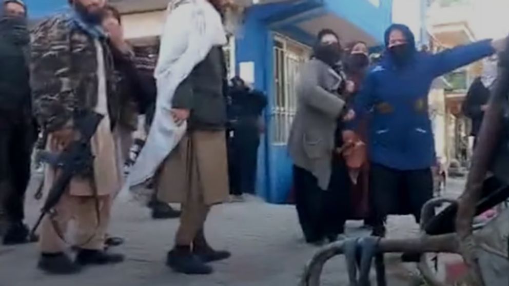 فعالیت موسسه «زنان برای زنان» در کابل پس از یورش طالبان به حالت تعلیق درآمد