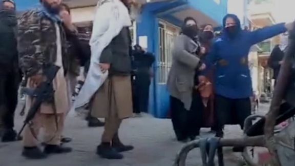 فعالیت موسسه «زنان برای زنان» در کابل پس از یورش طالبان به حالت تعلیق درآمد