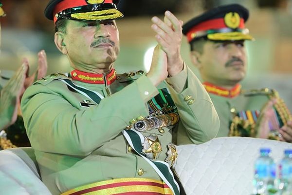 با اصلاح قانون اساسی پاکستان، جایگاه و اختیارات مارشال منیر افزایش مییابد
